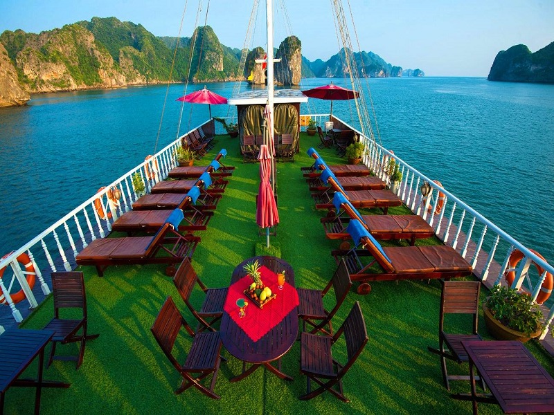Halong Deluxe Cruise Full Day Tour: 6-hour Cruise Trip, Caves; Kayaking